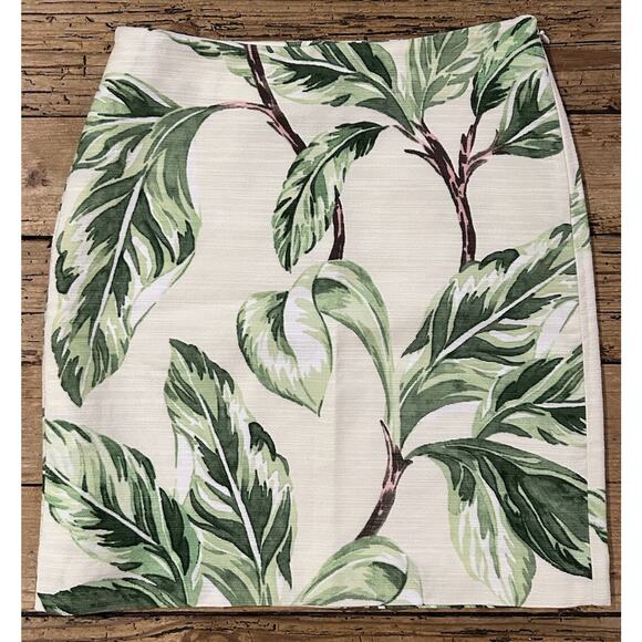 Ann Taylor Dresses & Skirts - Ann Taylor Women’s Size 0 Leaf Print Skirt NWOT